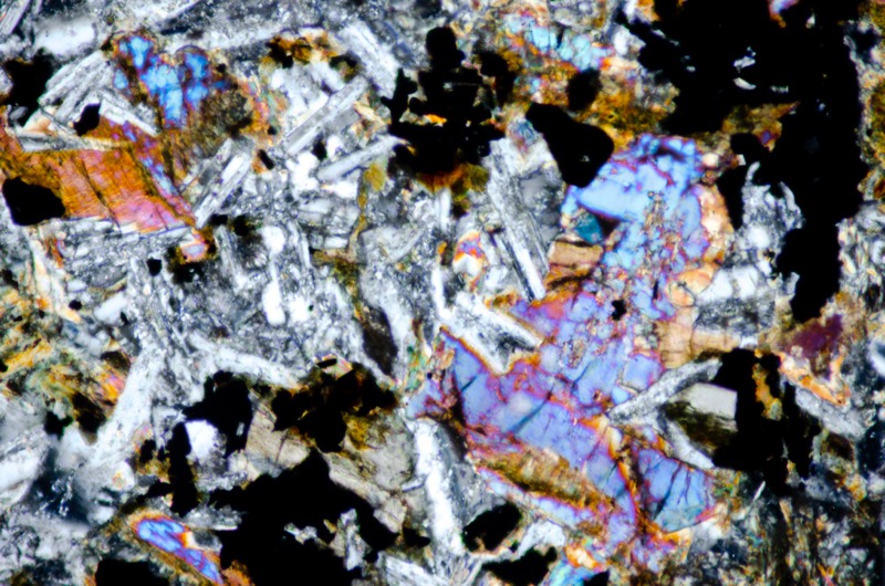 Sericite in altered plagioclase XP (FoV 1.2 x 0.8 mm)